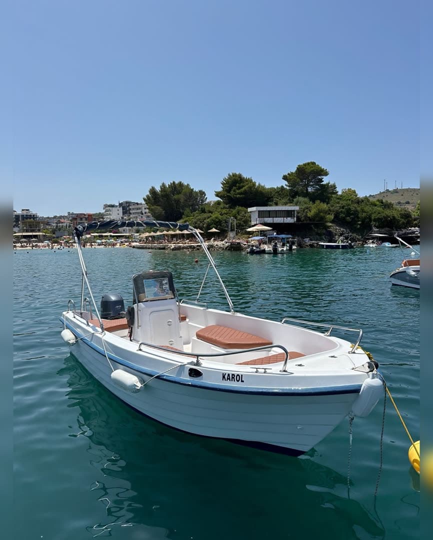 Glass-clear turquoise from the helm